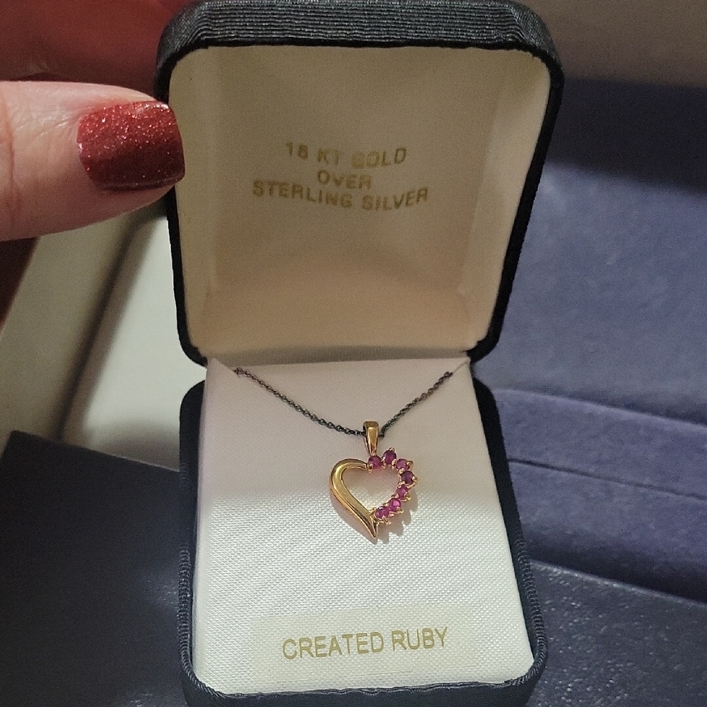 18kt gold heart shaped ruby necklace